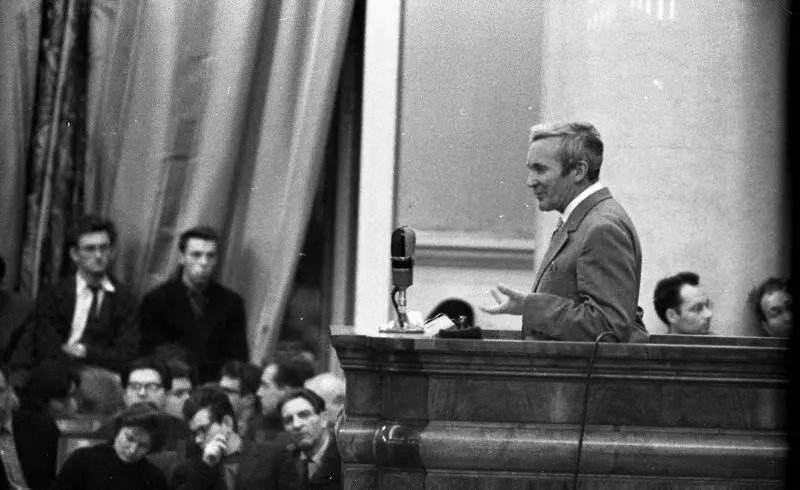 Колмогоров в аудитории. Фотография Всеволода Тарасевича