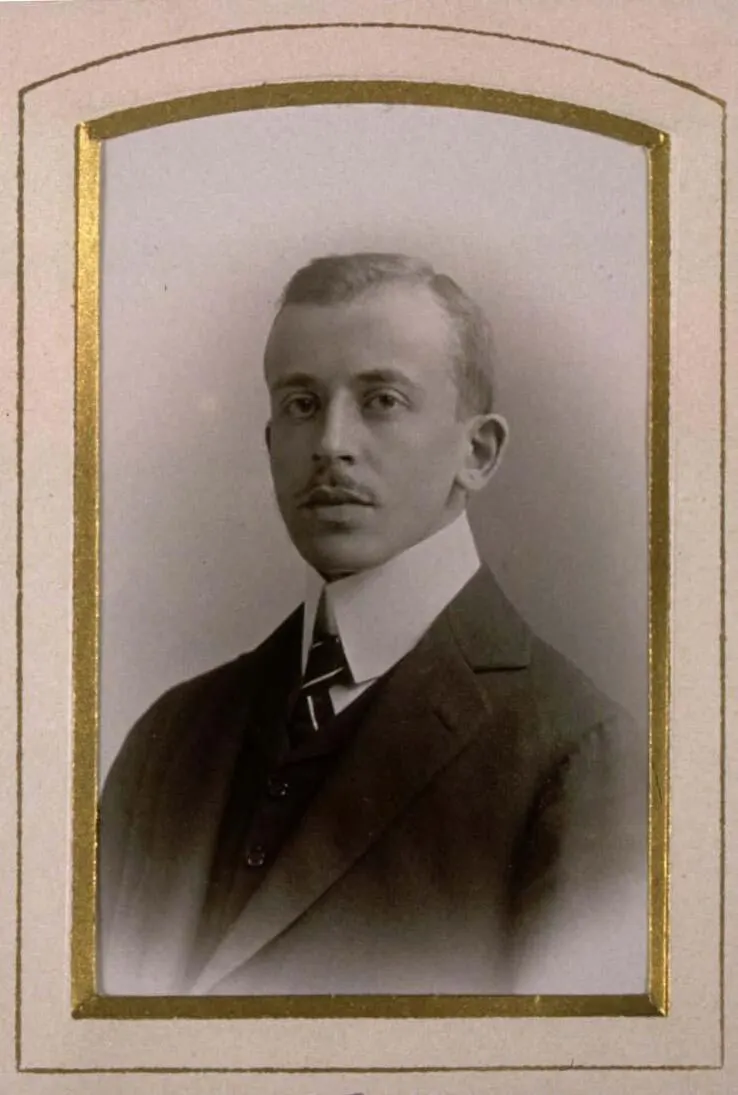 Рихард фон Мизес в бытность профессором Страсбургского университета, 1909. Не путать с братом Людвигом, экономистом
