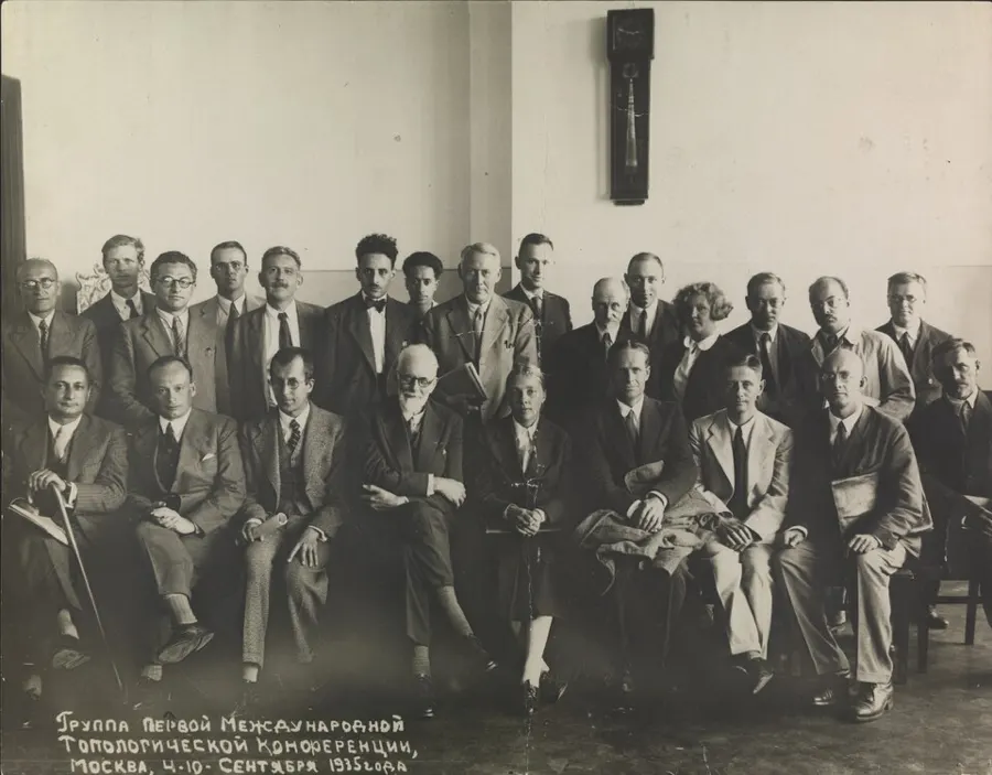 Первая международная топологическая конференция, Москва, 1935 год. Собрал её Александров; приехали Хопф, Александер, Уитни, Чех, Куратовский, Борсук